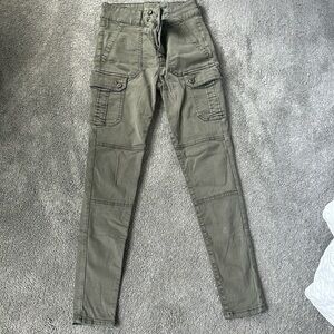 Cargo style, army green, super high rise jegging.